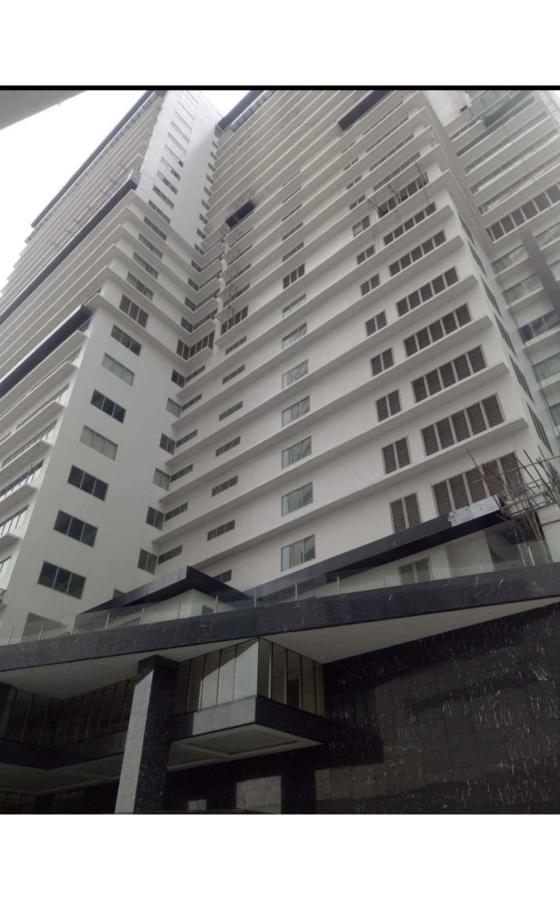 Capital O 804 The Residences At Bonifacio Civic Center Manila Eksteriør billede