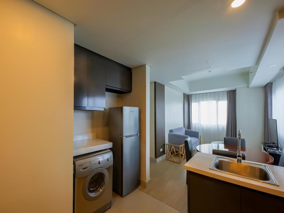 Capital O 804 The Residences At Bonifacio Civic Center Manila Eksteriør billede